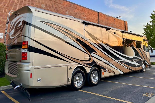 2015 American Revolution LE 42T Motorcoach