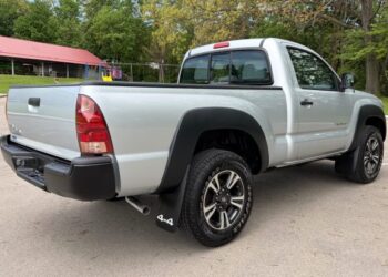 2005 Toyota Tacoma 4×4 5-Speed at No Reserve