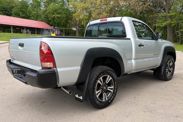 2005 Toyota Tacoma 4×4 5-Speed at No Reserve