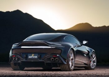 2,500-Mile 2021 Aston Martin Vantage Coupe 7-Speed