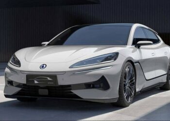 BYD’s 5-Minute Flash Chargers Could Make Tesla Look Slow And Expensive