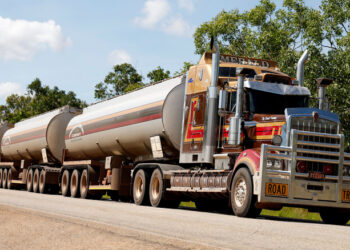 Australia’s Longest Road Trains Dwarf American Semi Trucks (But They’d Never Work In The US)