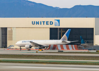 900 Planes Grounded Due To Engine Shortage, Claims United CEO