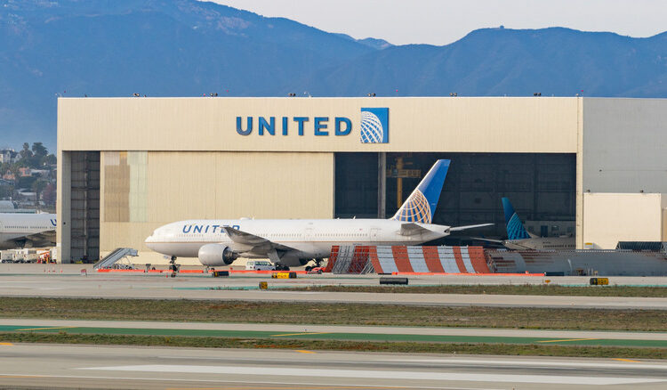 900 Planes Grounded Due To Engine Shortage, Claims United CEO
