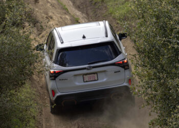 Subaru Recalls 70,000 Foresters Because The Moonroofs Could Fly Off