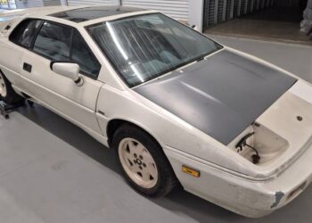 At $6,500, Is This 1988 Lotus Esprit Roller Project Packed With Potential?