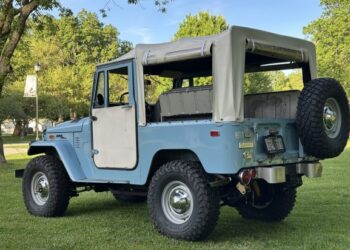 1972 Toyota Land Cruiser FJ40 FST
