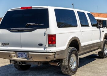 2005 Ford Excursion Eddie Bauer Power Stroke 4×4 at No Reserve