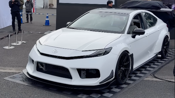 Toyota Camry Goes Wild With 700 HP, Seven Cylinders And RWD Bosozoku Build
