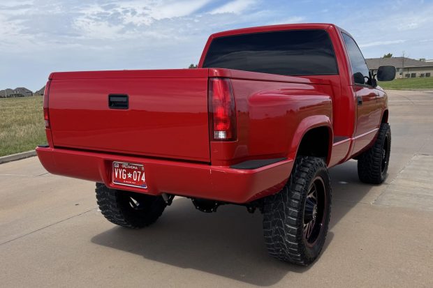 5.3L Vortec-Powered 1989 Chevrolet K1500 Silverado 4×4 Sportside 5-Speed at No Reserve